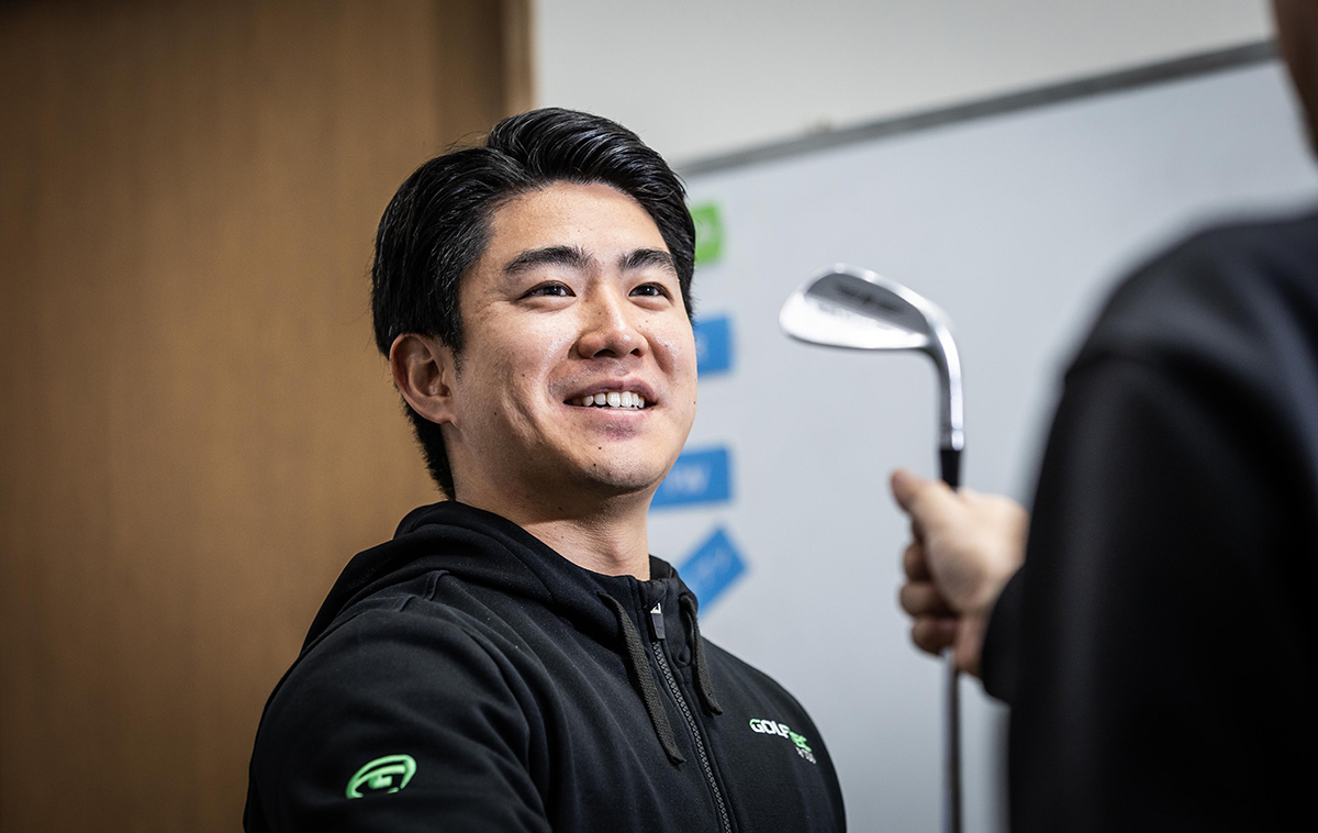ゴルフテック六本木店ではタイトリストのフィッティングアプリを使ったフィッティングを行っている