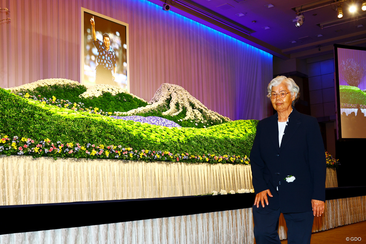 日本女子ゴルフ界のレジェンドも尾崎将司さんを偲んだ 2026年 尾崎将司さん「お別れの会」 岡本綾子