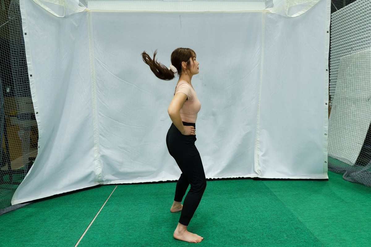 ねじって溜めて…右向け右っ！地面反力で回転力を引き上げる／冬の飛距離UPブートキャンプVol.6 左を向いて着地