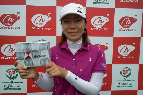 2011年 7月第1回ボールプレゼント 李知姫