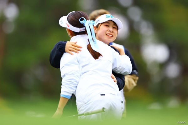 荒木優奈が首位と3打差3位につける好スタート