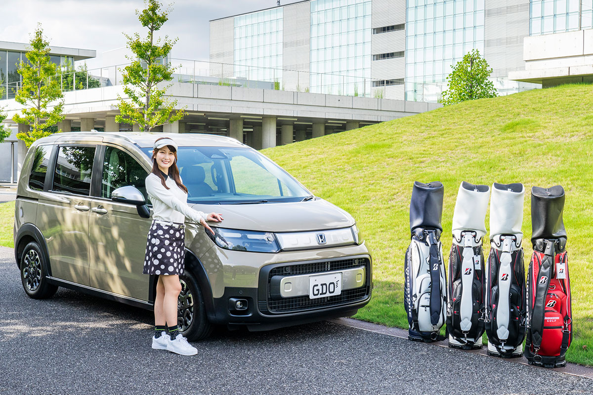 ホンダ「フリード」にキャディバッグ何個積める？ “テトリスなら失敗”だけども4個なんとか収納