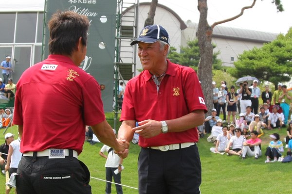 2011年 韓日プロゴルフ対抗戦 ミリオンヤードカップ 2日目 青木功 韓国に追いつかれ、青木功率いる日本チームは最終日の決戦に挑む
