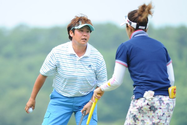 2011年 日医工女子オープンゴルフトーナメント 2日目 表純子 決して「おらおら、なに見とんじゃ～！」とかいうてビビラしてる訳やありません。ホンマは優しい人なんですヨ。