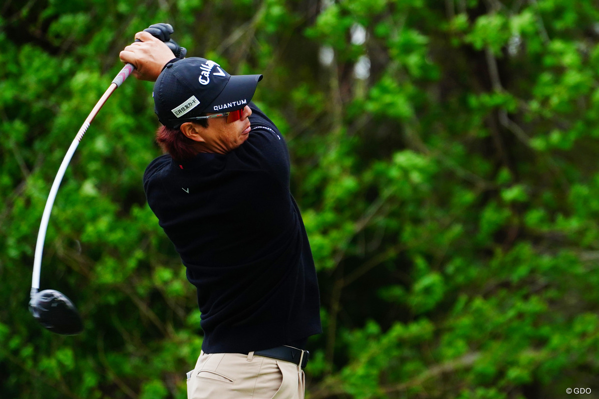 「思ったよりも右に」1ペナ2連発 石川遼は最終18番“トリ”で首位と3打差→6打差