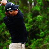 「思ったよりも右に」1ペナ2連発 石川遼は最終18番“トリ”で首位と3打差→6打差