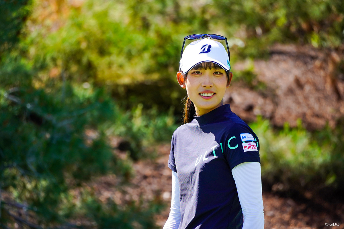 グリーンの前にもう一つの“グリーン”！？ 馬場咲希もナニコレな珍フェアウェイ