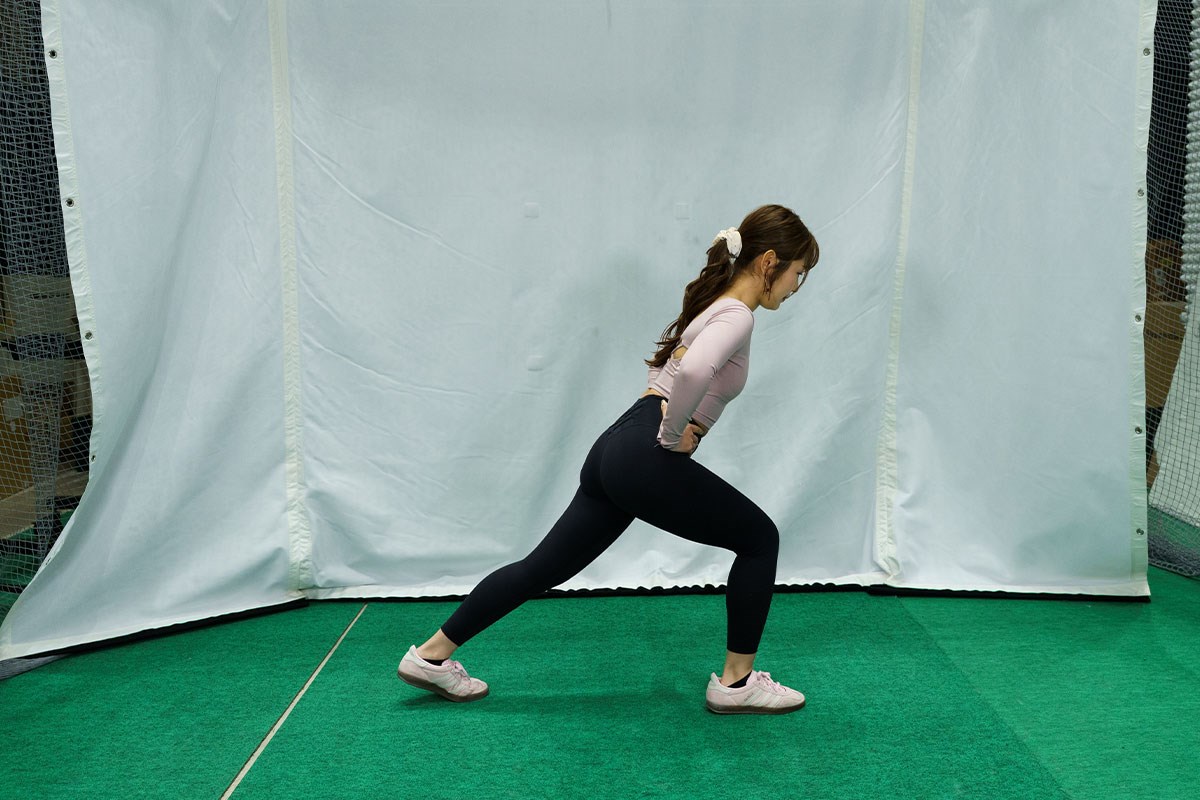 「踏む→蹴る」の反復運動 “地面反力”ってこのことかッ！／飛距離UPブートキャンプVol.7 前のひざが沈み込みすぎないように注意しながら着地