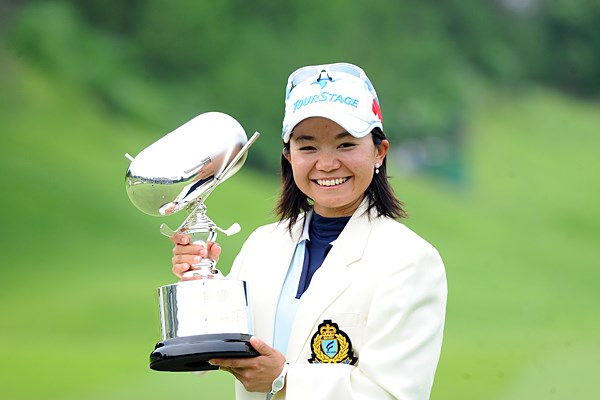 2011年 日医工女子オープンゴルフトーナメント 最終日 上原彩子 前半のバーディラッシュで逆転、2年ぶりの勝利を飾った上原彩子