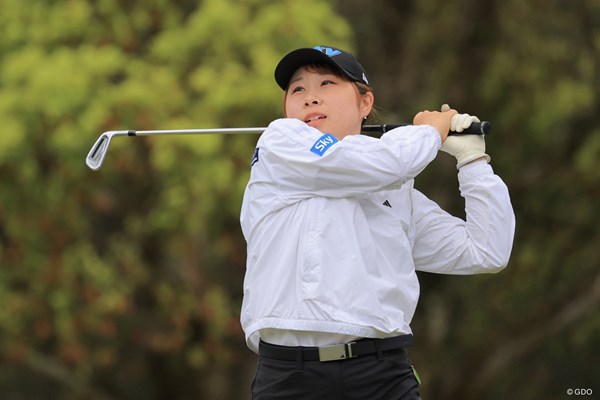 荒木優奈がツアー2勝目へ首位に浮上した