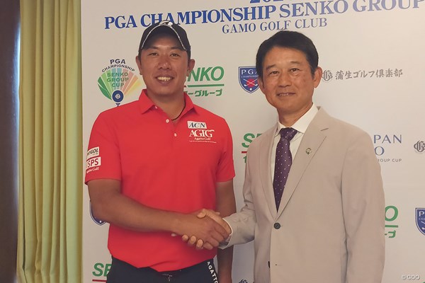 2026年 日本プロゴルフ選手権大会 センコーグループカップ 事前 堀川未来夢 桑原克典 視察プレーを行った堀川未来夢（左）、コースセッティング担当の桑原克典