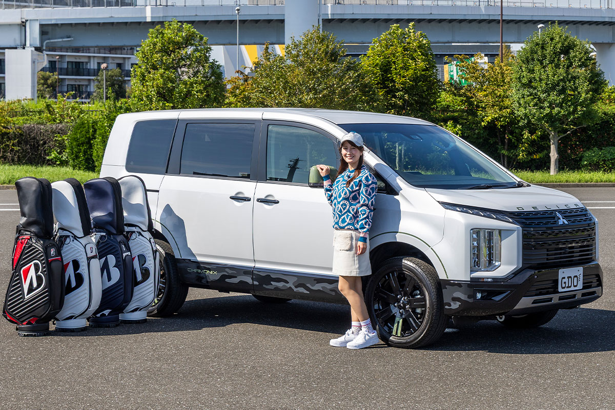 三菱自動車「デリカD:5」にキャディバッグ何個積める？ 4人4バッグもストレスフリー