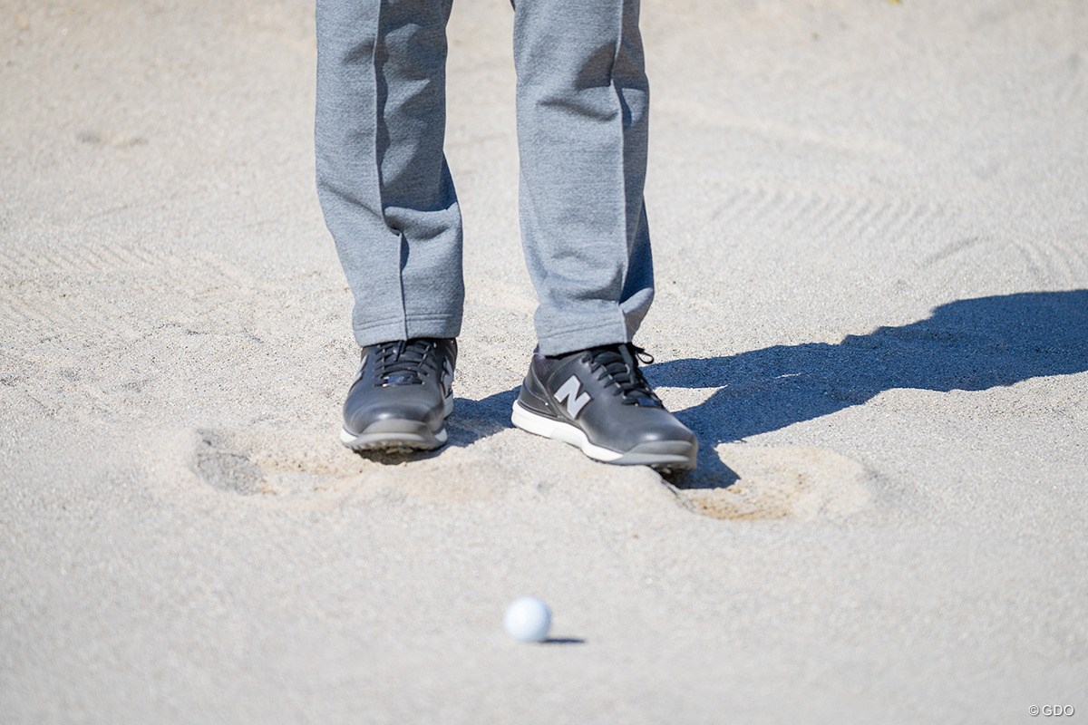 砂が少ない場合は「ハンドアップ」かつインから緩やかに【藤田寛之アプローチのレシピ#19／硬いバンカーショット】