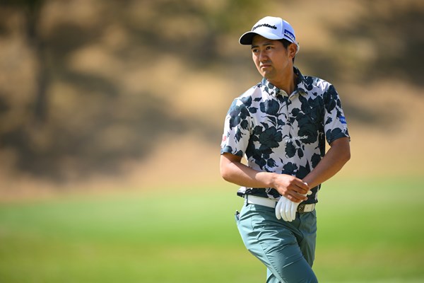 通算6アンダーの石坂友宏が“新婚ツアー初優勝”へ (C)JGTOimages