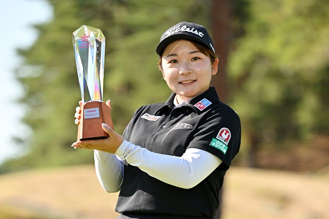 大須賀望が女子下部ツアー3勝目 混戦の短期決戦を制す