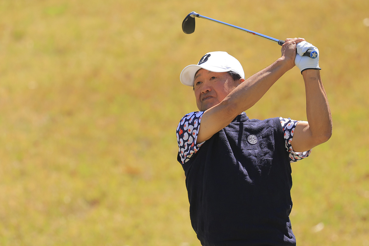 70歳の倉本昌弘がエージシュート「69」で2打差3位 太田祐一が首位で最終日へ