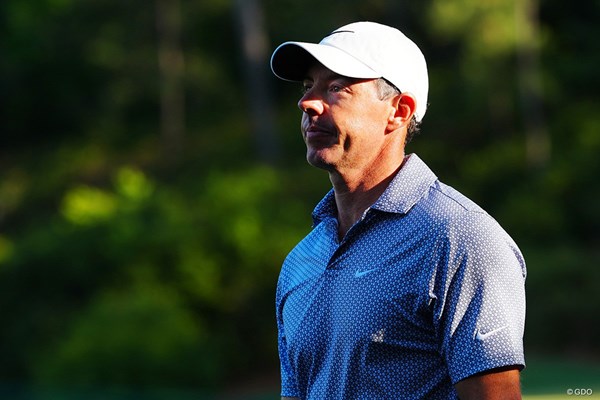 連覇を目指すロリー・マキロイは6打のアドバンテージを失った。首位タイで最終日へ