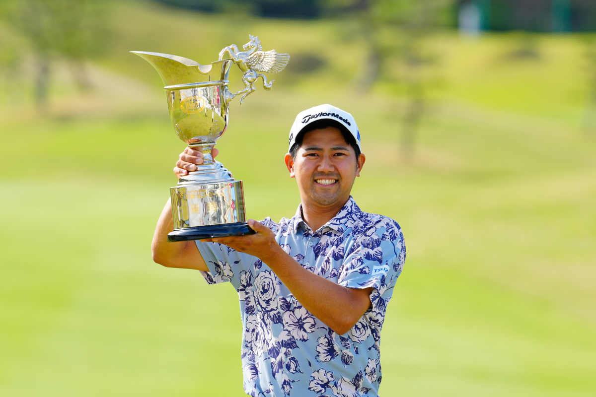 プロ7年目の石坂友宏がツアー初優勝 稲森佑貴をプレーオフで破る