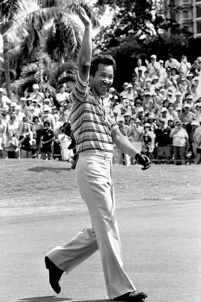 1983年の「ハワイアンオープン」で、青木功が日本人初の優勝を飾った（Sankei via Getty Images）