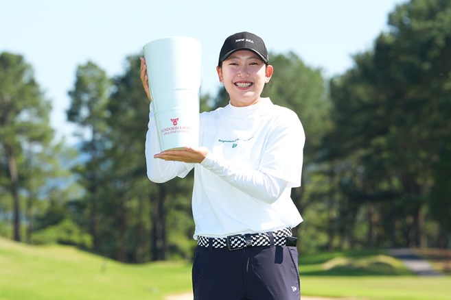 荒川怜郁がプロ初優勝 2打差2位に徳永歩／女子下部