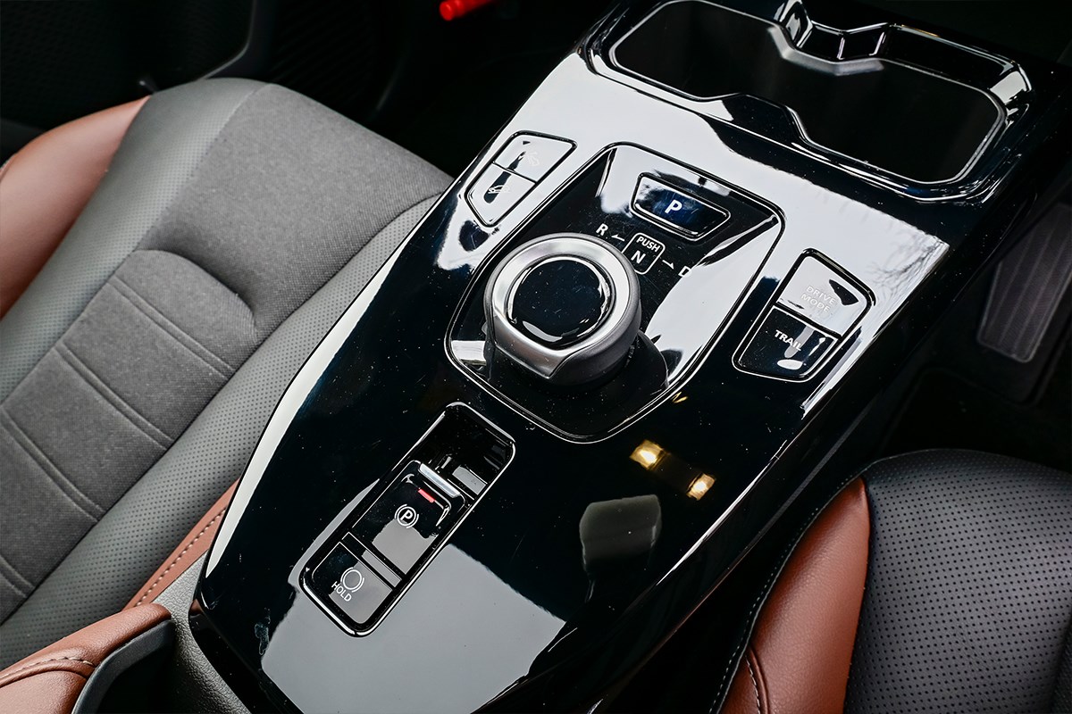 クルマはゴルフギアである センターコンソールも高級感あふれる仕上がり