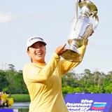 伝統のダイブは池からプールへ 女子メジャー初戦で西郷真央が史上2人目の連覇に挑む