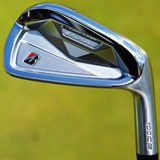 新モデルか? ブリヂストンのツアー系キャビティアイアン発見「B-FORGED 100CB」