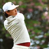 「これぞプロの技!」中西直人が63で首位発進 1打差2位に藤本佳則 女子プロ青木瀬令奈は71位