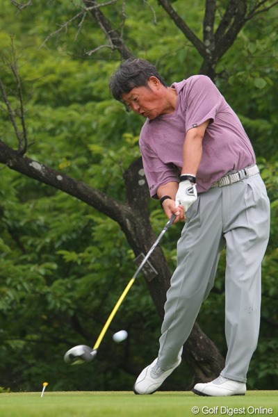 2011年 トータルエネルギーCUP PGAフィランスロピーシニアトーナメント 2日目 尾崎健夫 ジェットさん、1打カットラインに及ばず予選落ちとなってしまいましたが渾身のショットです