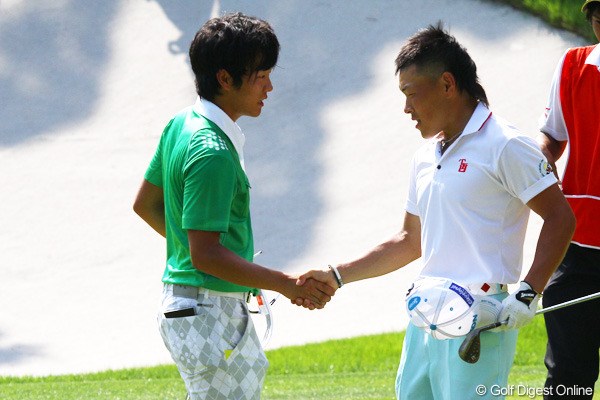 2011年 日本アマチュアゴルフ選手権競技 4日目 浅地洋佑＆藤本佳則 準決勝第2試合は藤本佳則（右）が2アンド1で浅地洋佑を下した