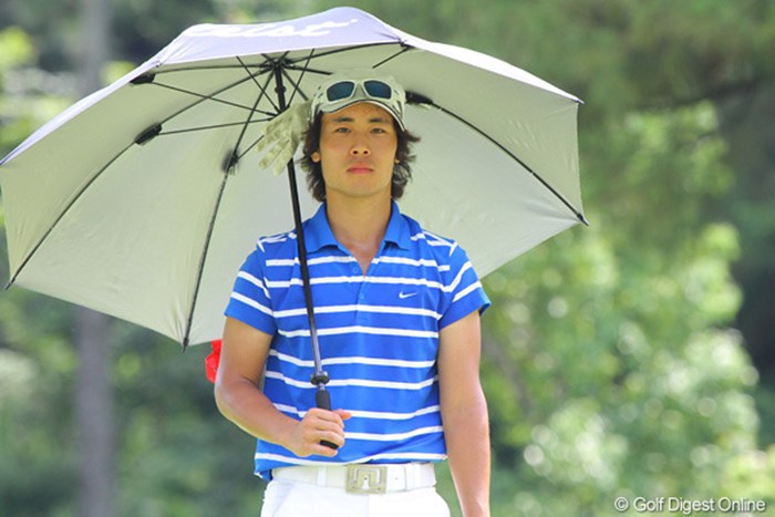 対戦相手の櫻井は日傘をさしてなぜか涼しげ 2011年 日本アマチュアゴルフ選手権競技 4日目 櫻井勝之