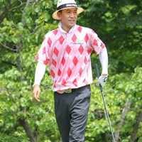 一際目立つゴルフウェアで登場した金鍾徳プロ。麦わらハットもお似合いでした 2011年 トータルエネルギーCUP PGAフィランスロピーシニアトーナメント 最終日 金鍾徳