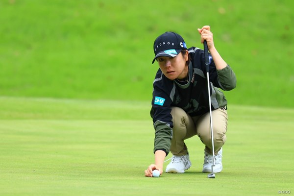 岡山絵里が「63」で滑り出した