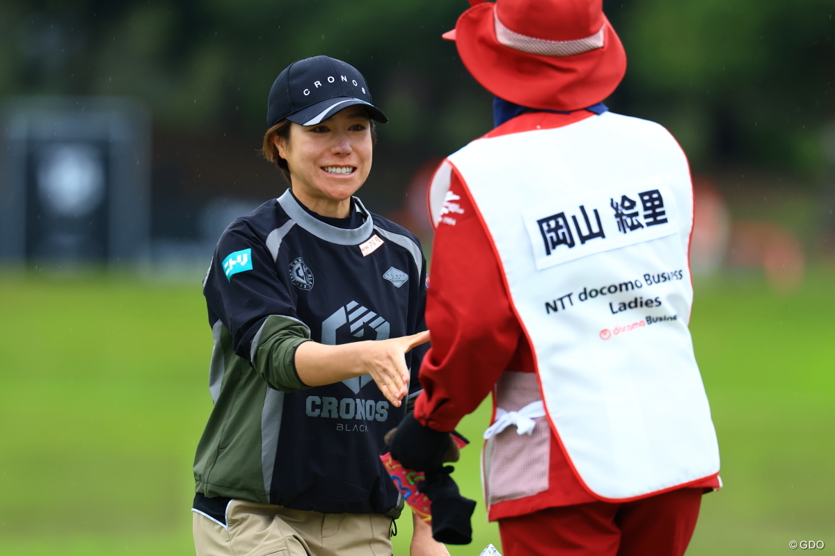 「20代のうちにもう一勝」 岡山絵里は脅威の8連続バーディで首位発進