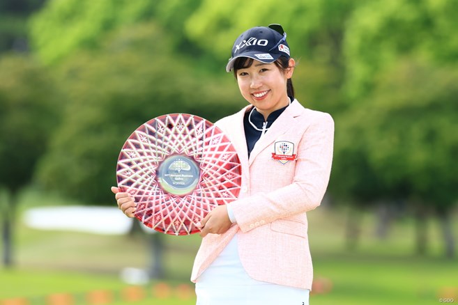 菅沼菜々が同じコースで“連勝” 5打差圧倒でツアー4勝目