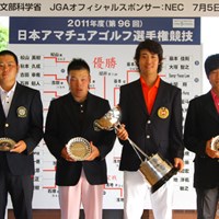 最終日に残った4人。右から2番目が優勝した櫻井勝之 2011年 日本アマチュアゴルフ選手権競技 最終日 （左から）古田幸希、藤本佳則、櫻井勝之、浅地洋佑