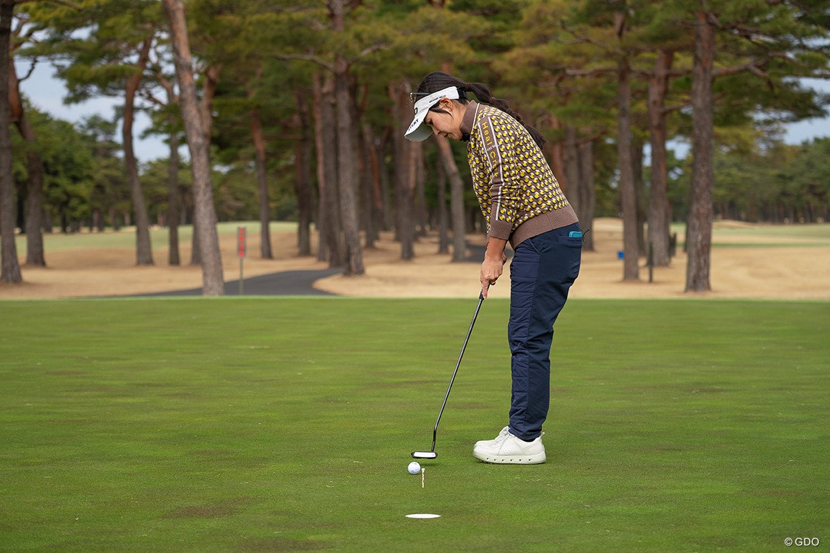 「カップを外す練習」できていますか？切れるラインの鉄板メニュー【青木瀬令奈のThe Putting World#10】 しっかりカップの外に打ち出せている