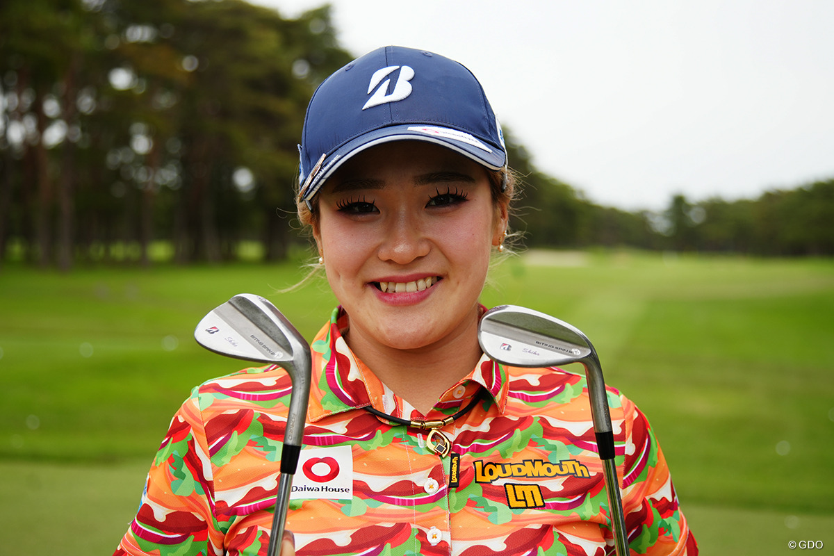 ブリヂストンの新作か？ 女子ツアーで「BITING SPIN2」の未発表ウェッジ発見