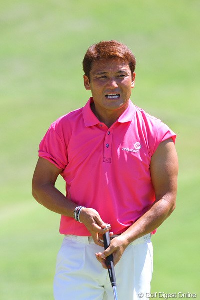 2011年 東日本大震災復興支援 PGAチャリティプロアマゴルフ大会 丸山茂樹 左腕と腰を痛めている丸山茂樹も汗を流しながら18ホールを完走