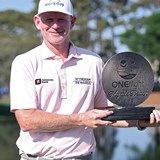 45歳のスネデカーが8年ぶり復活優勝 中島啓太13位で初V届かず