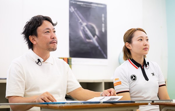 “ディアマニア”養成講座 ディアマナの歴史を学び、ネーミングの変化にも納得感を得ていたコウタロウ（左）（撮影：落合隆仁）