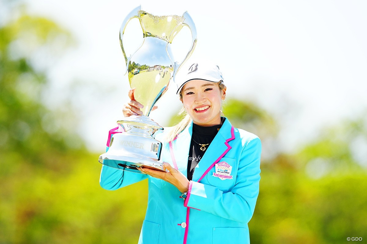 「苦しい時もありました」桑木志帆が1年半ぶりツアー4勝目 2位ウー・チャイェンとの競り合い制す