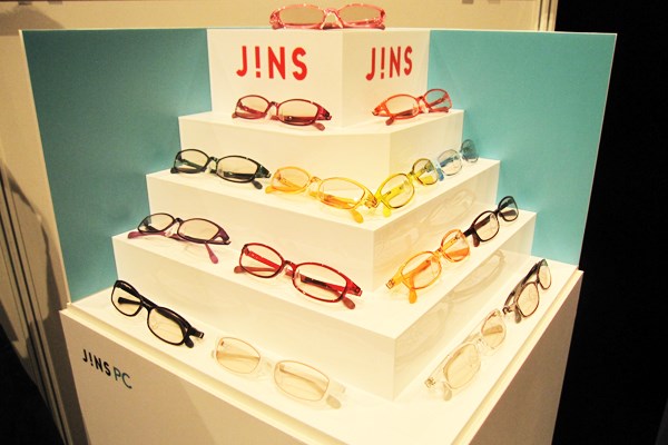 全ての人にメガネを！JINS機能性アイウエアシリーズ NO.3 ライフスタイルを変える「よく見える、眼を守る」新感覚アイウエア