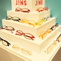 ライフスタイルを変える「よく見える、眼を守る」新感覚アイウエア 全ての人にメガネを！JINS機能性アイウエアシリーズ NO.3