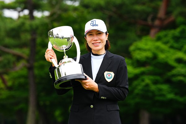 逃げ切り優勝を飾った李知姫（日本ゴルフ協会提供）