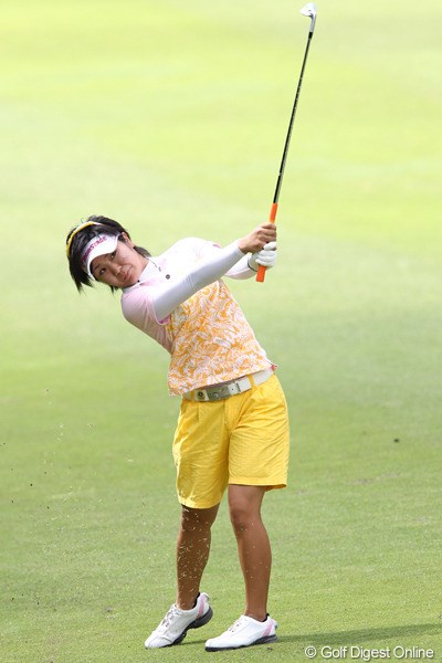 2011年 スタンレーレディスゴルフトーナメント 初日 比嘉真美子 今年の日本アマを制した比嘉真美子が2アンダーの好発進。言葉の端々から自信の深さが伝わってくる