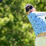 「グリーンが“ポテチ”ですけど」都玲華が佐久間朱莉と並ぶ首位浮上 3打差以内に14人の混戦で週末へ