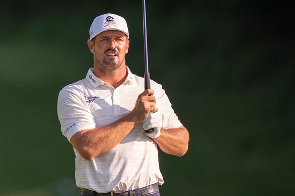 ブライソン・デシャンボーは大会連覇に向けて1打差2位で週末へ (Pedro Salado/LIV Golf)