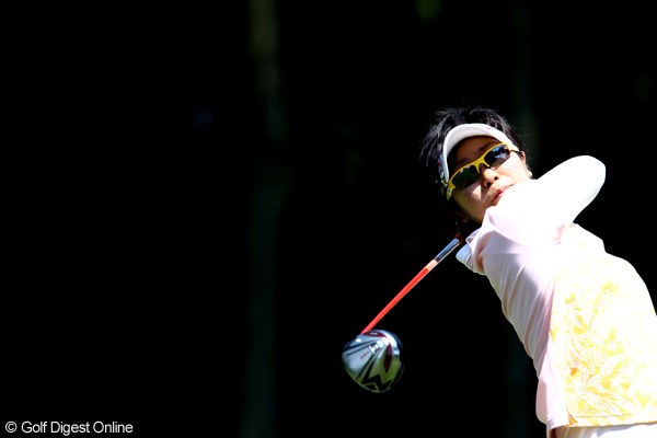 2011年 スタンレーレディスゴルフトーナメント 初日 比嘉真美子 今年の日本女子アマ優勝の高校3年生、え？サングラスで顔がわからない？