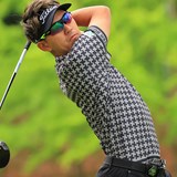 難コースを「セーフティに」阿久津未来也が首位発進 1打差2位に岩田寛ら5人